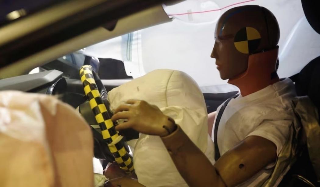 Jangan Asal Pasang Benda atau Akeseoris di Mobil, Airbag Bisa Tidak Mengembang