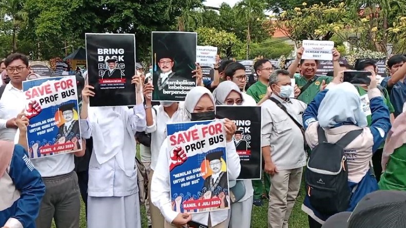 Aksi Bela Dekan FK Unair Dipecat usai Tolak Dokter Asing, Guru Besar Ancam Mogok Mengajar