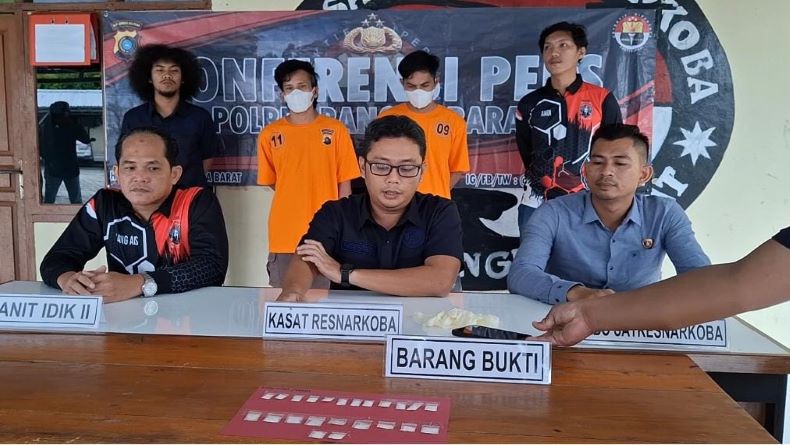 Polisi Tangkap 2 Kurir 9,78 Gram Sabu di Halaman Parkir RSUD Bangka Barat