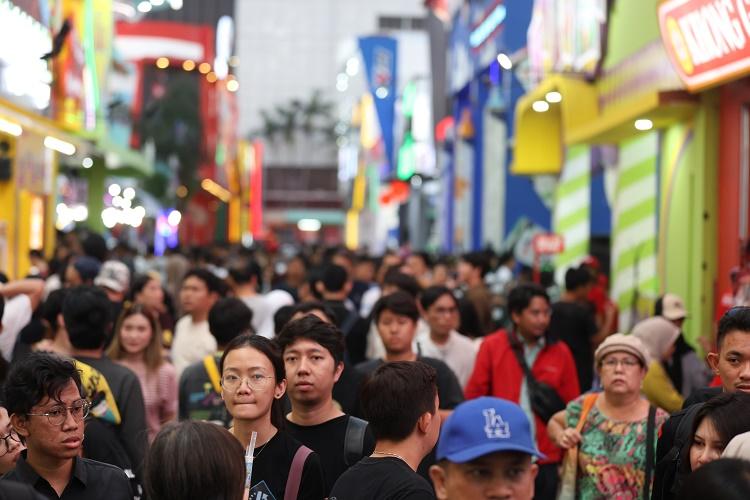 Musim Liburan Tiba, Pengunjung Luar Kota Antusias Datang ke Jakarta Fair