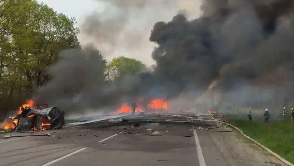 Truk Tangki Tabrak Mobil di Ukraina Barat, 14 Orang Tewas termasuk Bocah 6 Tahun