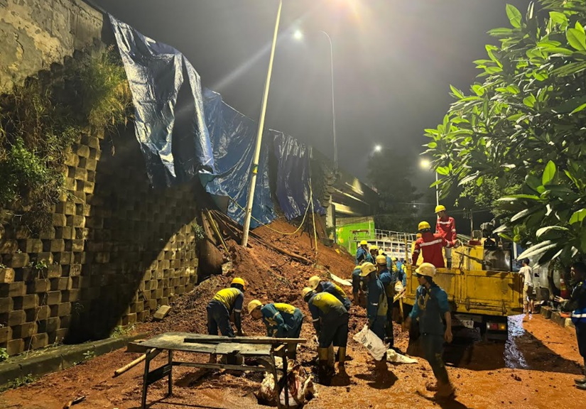 Jasa Marga Tutup 1 Lajur Tol JORR W2S Imbas Dinding Penahan Tanah Longsor 