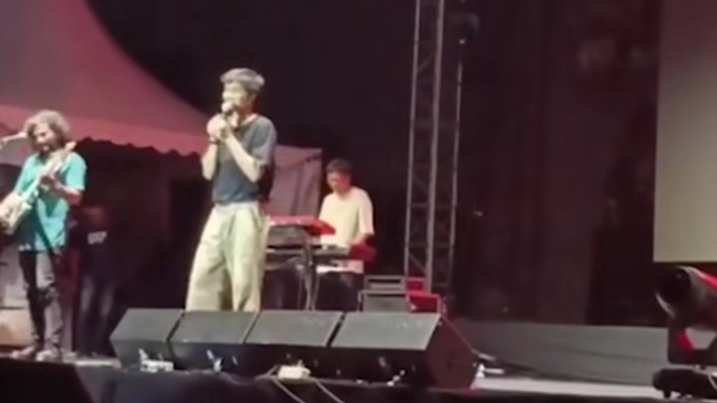 Duta Sheila On 7 Marahi Fans saat Putrinya Digoda di Panggung, Penonton Malah Ketawa!