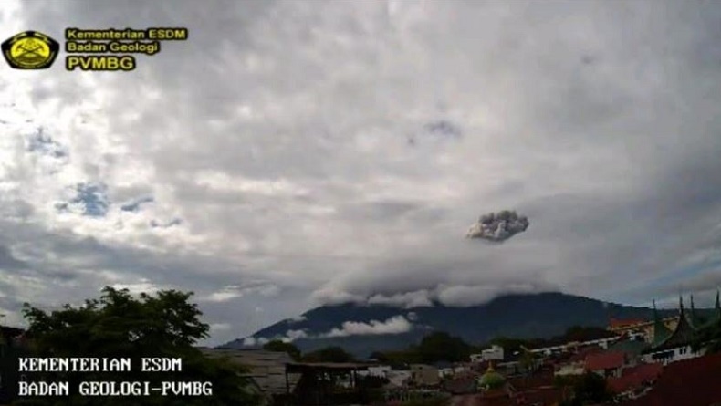 Gunung Marapi Erupsi, Muntahkan Kolom Abu Setinggi 1.000 Meter dari Puncak