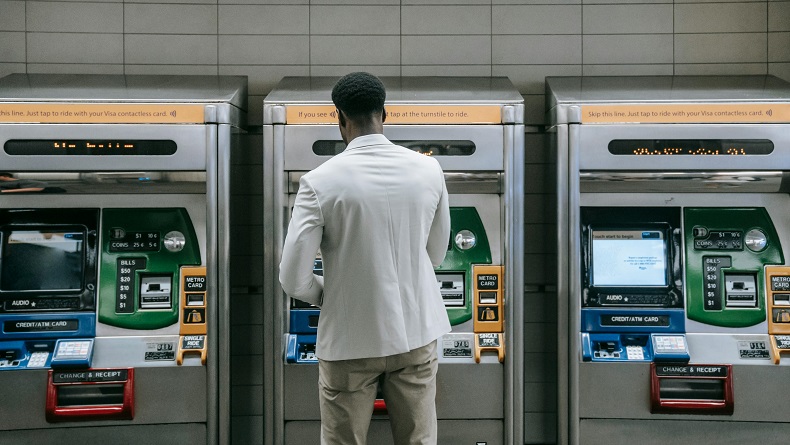 Dana Setor Tunai melalui ATM Diambil Orang Lain, Tindakan Bijak Apa yang Bisa Saya Tempuh?