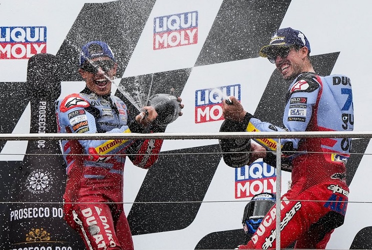 Naik Podium Bareng Adik, Marc Marquez Beri Komentar Mengejutkan