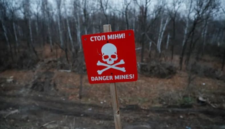 Kejamnya Perang! Mobil Dinaiki Satu Keluarga Ukraina Meledak Kena Ranjau