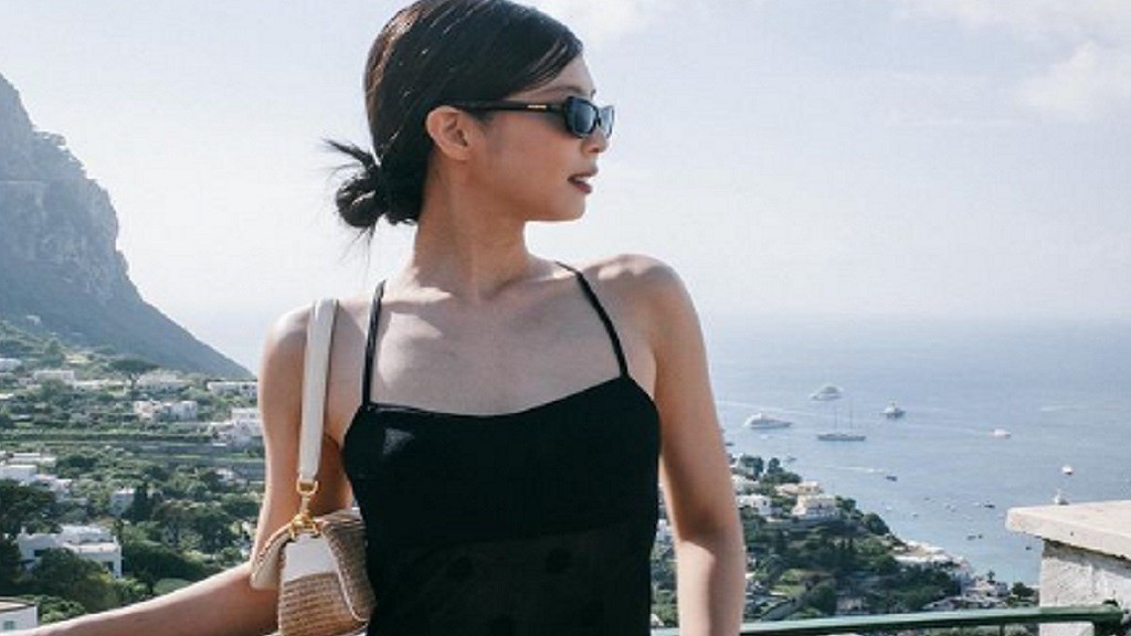 Viral Jennie BLACKPINK Nge-vape dalam Ruangan, Agensi Buka Suara