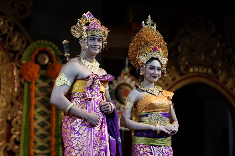 Duta Kabupaten Badung Tampil Memesona di Parade Busana Adat Khas Daerah se-Bali