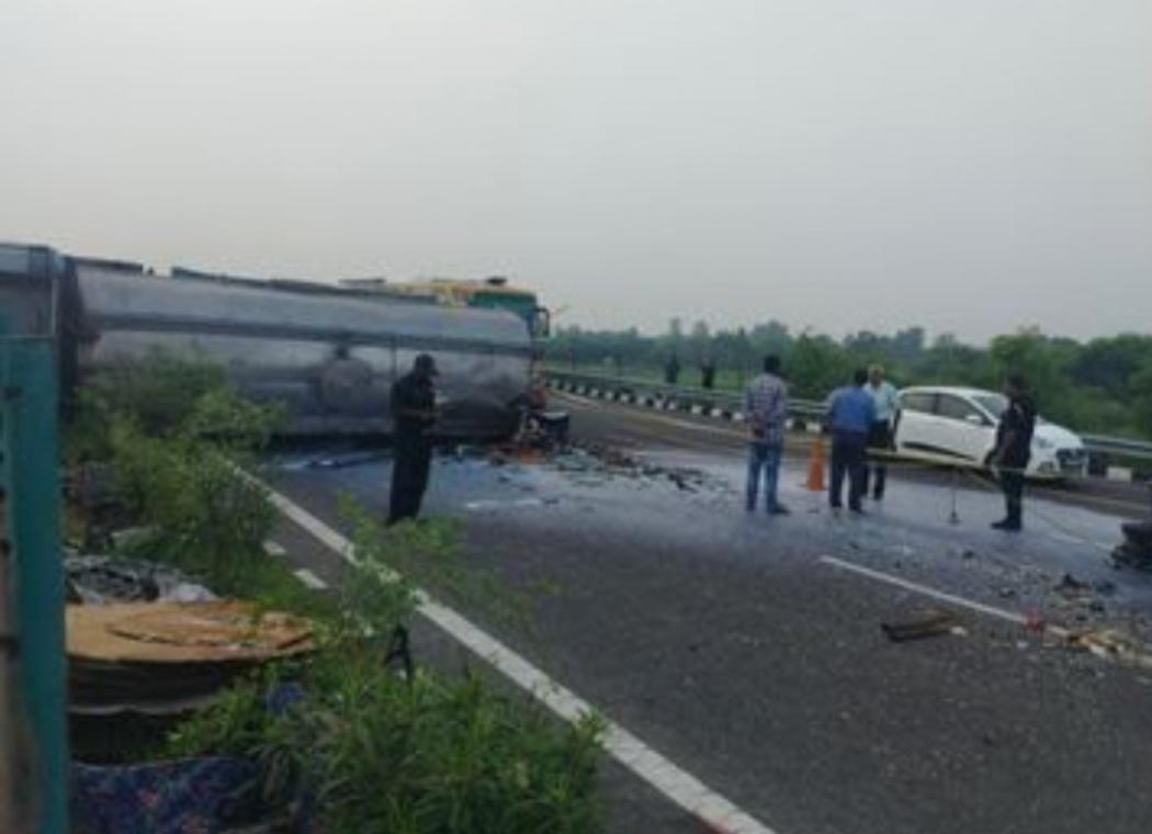 Bus Bertingkat Tabrak Truk Tangki Bawa Susu di Jalan Tol India, 18 Orang Tewas di Tempat