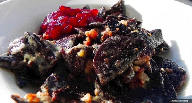 Makanan Paling Gak Enak Sedunia, Terbuat dari Gandum Hitam Dicampur Darah Rusa Kutub