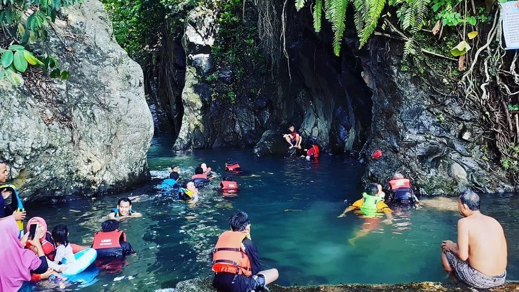 5 Desa di Karawang Penuh Keindahan Alam, Nikmati Goa Bersejarah Dikelilingi Pepohonan
