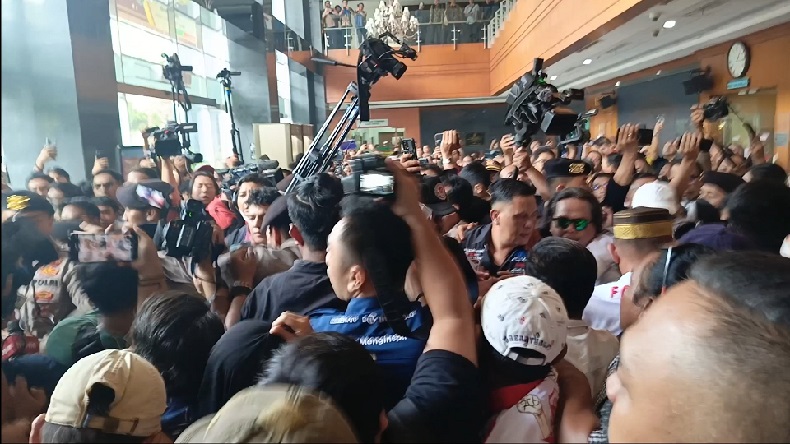 SYL Divonis 10 Tahun Penjara, Simpatisan sempat Saling Dorong