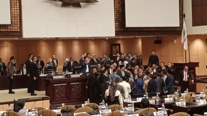 Paripurna DPD Ricuh, Senator Cekcok hingga Palu Sidang Nyaris Direbut