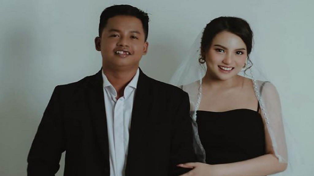 Potret Prewedding Dustin Tiffani dan Ditha Rizky, Tampilkan Nuansa Hitam Putih