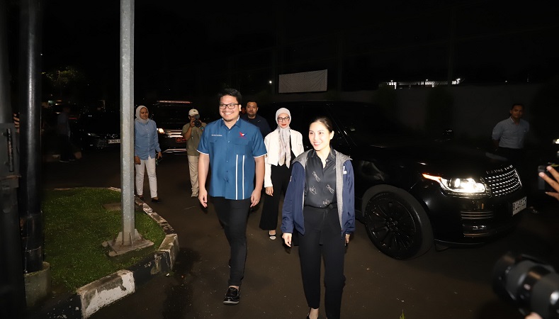 Ketua Harian Nasional DPP Partai Perindo Angela Tanoesoedibjo Kunjungi Kediaman Zulhas