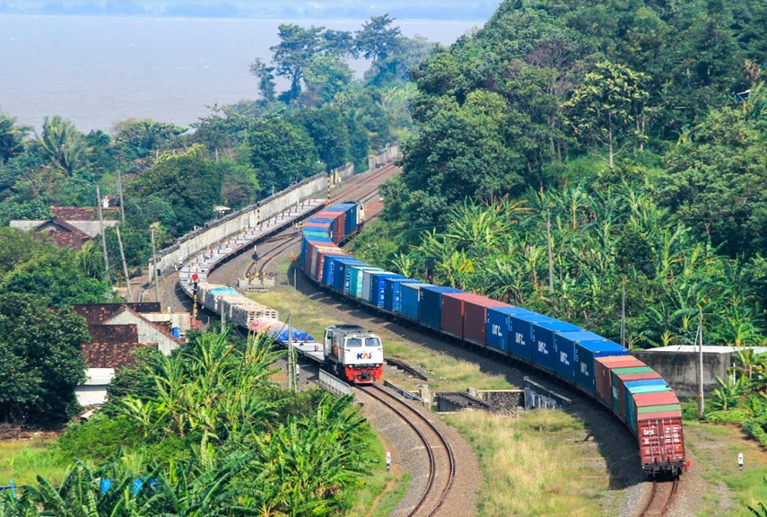 KAI Angkut 32,8 Juta Ton Barang pada Semester I 2024, Terbanyak Komoditas Batu Bara