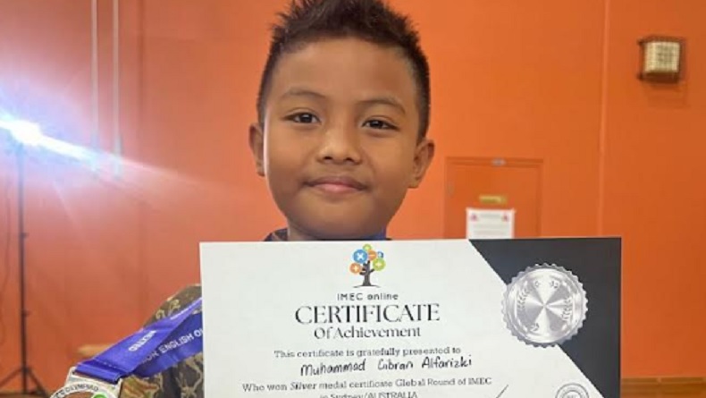 Bangga, Gibran Siswa SD Balikpapan Raih Medali Perak Olimpiade Matematika di Australia