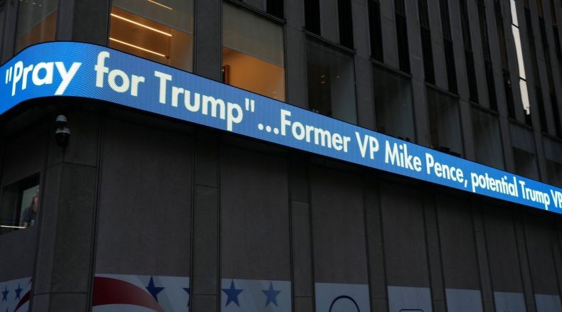 Ditembak saat Kampanye, Donald Trump Sudah Keluar Rumah Sakit