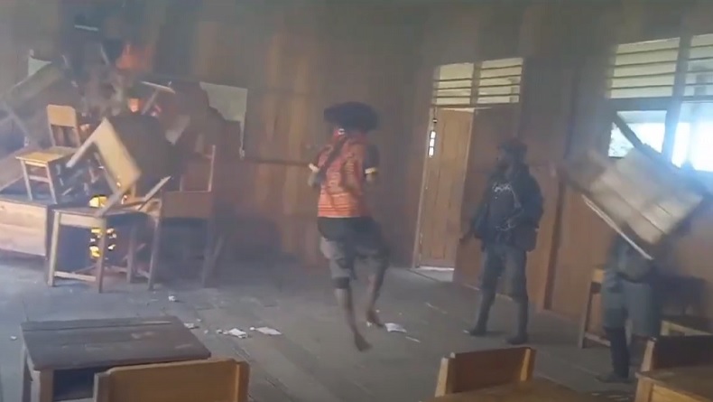 OPM Bakar Gedung SMP, Komisi X DPR Minta Pemerintah Segera Buka Sekolah Darurat