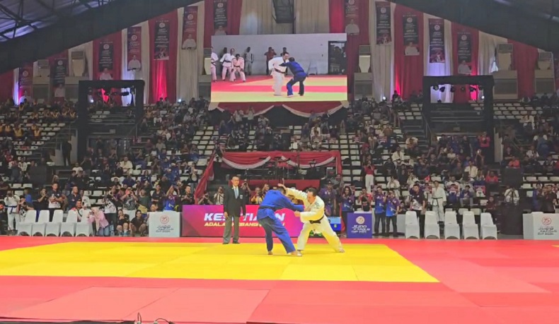 Aksi Sangar Kapolri Jenderal Sigit Keluarkan Jurus Maut Banting Lawan saat Tanding Judo