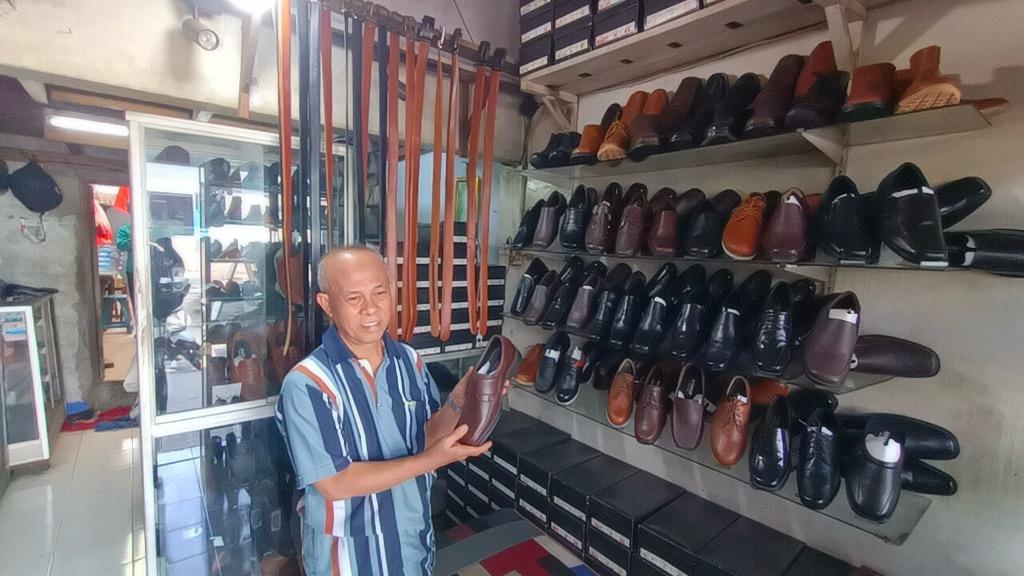 Kisah Inspiratif Pengrajin Sepatu Kulit Bertahan di Tengah Maraknya Impor Murah asal China