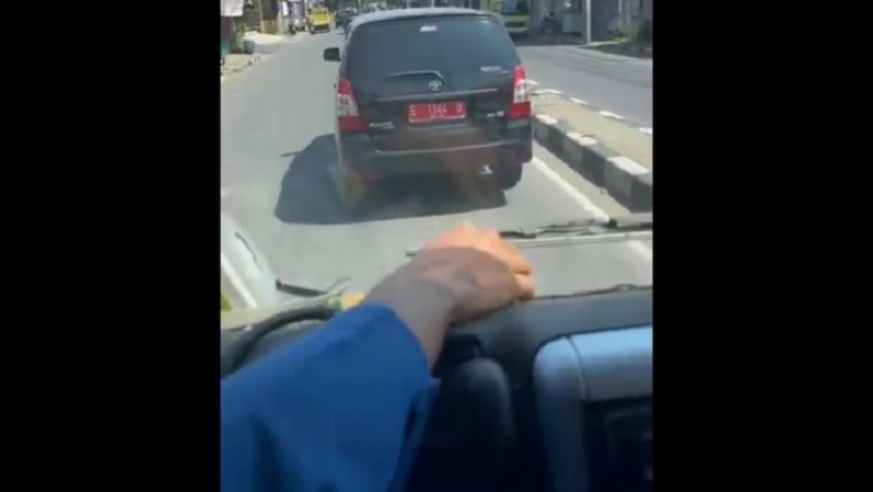 Viral Mobil Pelat Merah Pemkab Majalengka Halangi Petugas Damkar Menuju Lokasi Kebakaran
