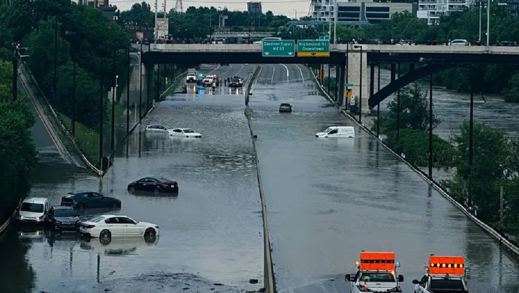 Kota Terbesar Kanada Toronto Dilanda Banjir Bandang, Kehidupan Jadi Kacau