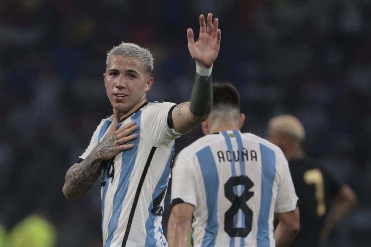 Pemain Argentina Enzo Fernandez Minta Maaf atas Nyanyian Rasis kepada Skuad Timnas Prancis