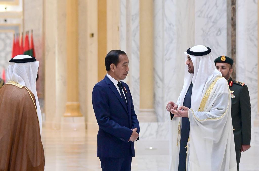 Jokowi Bertemu MBZ di Abu Dhabi, Bahas Kerja Sama IKN hingga Energi Bersih