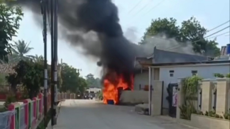 Warung Sembako di Cileungsi Terbakar usai Pembeli Merokok Dekat Bensin Eceran