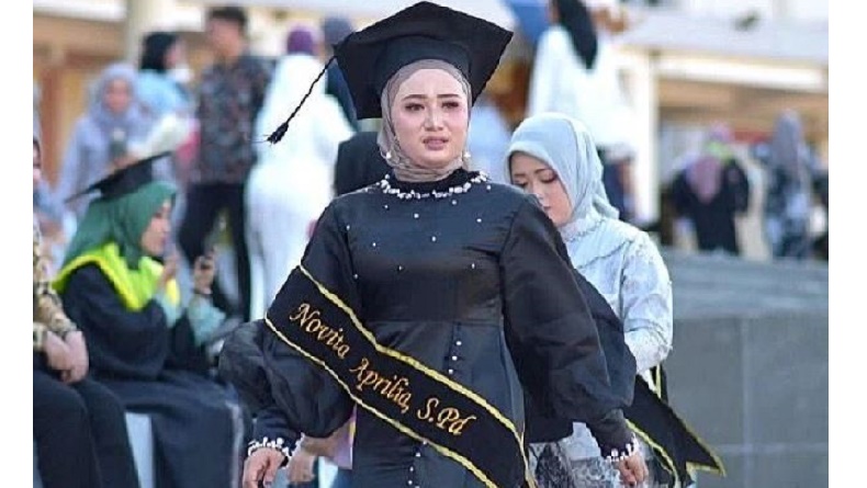 Kisah Novita, Srikandi asal Tuban Jadi Wisudawan Terbaik Unesa Raih IPK Sempurna 4,00