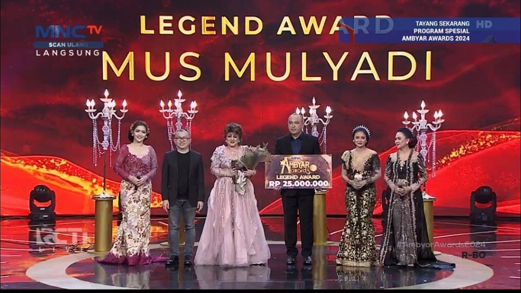 Mus Mulyadi Diganjar Penghargaan Legend di Ambyar Awards 2024, Istri: Saya Gak Mengira