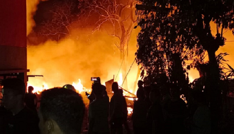  Kebakaran Lapak di Pondok Pinang Jaksel, 2 Rumah dan 7 Kontrakan Ikut Hangus