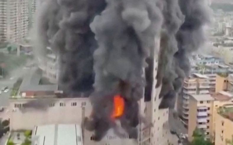 Kebakaran Dahsyat Pusat Perbelanjaan 14 Lantai di China, 16 Orang Tewas
