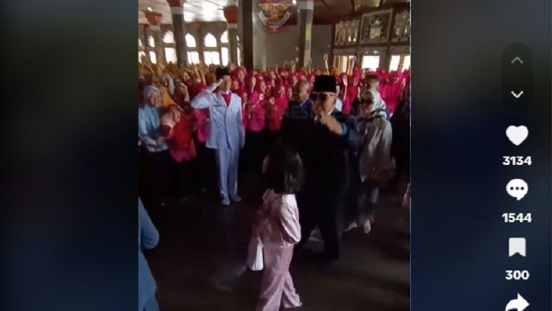 Panji Gumilang Pulang ke Al-Zaytun, Disambut Histeris Ribuan Santri sampai Menangis