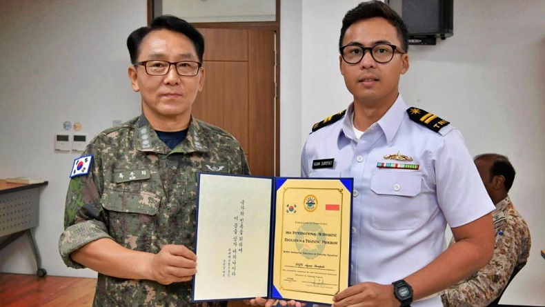 Hebat! 2 Perwira TNI AL Berhasil Tuntaskan Kursus Internasional Kapal Selam di Korsel