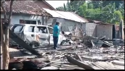 Suami di Situbondo Nekat Bakar Rumah karena Cemburu, Mobil dan 5 Motor Ikut Hangus