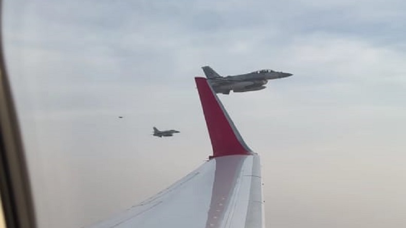Momen Kompol Syarif Perlihatkan Pesawat Presiden Jokowi Dikawal Jet Tempur UEA