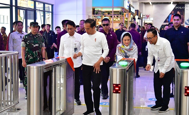 Buka Piala Presiden 2024, Jokowi ke Bandung Naik Kereta Cepat Whoosh