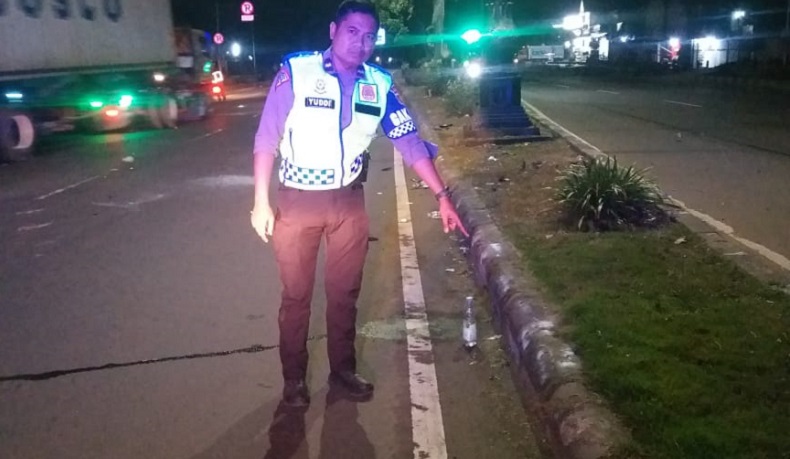 Kecelakaan Mobil Terbalik di Jalan Alternatif Sentul gegara Pengemudi Ambil HP Terjatuh