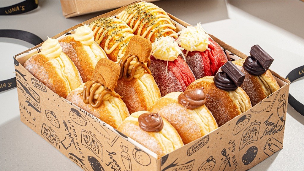 Viral Doughnuts Bomboloni Fluffy dengan Topping Unik Bikin Ngiler 