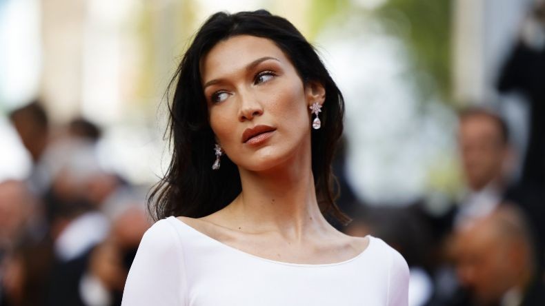 Bella Hadid Didepak dari Bintang Iklan Sepatu Retro Adidas karena Pro-Palestina