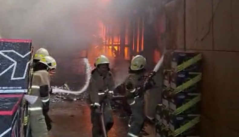  Kebakaran Gudang Helm di Kalideres Jakbar, 1 Orang Terluka