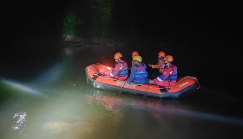 Bocah 10 Tahun Tenggelam di Kali Ciliwung Bogor, Tim SAR Cari Korban