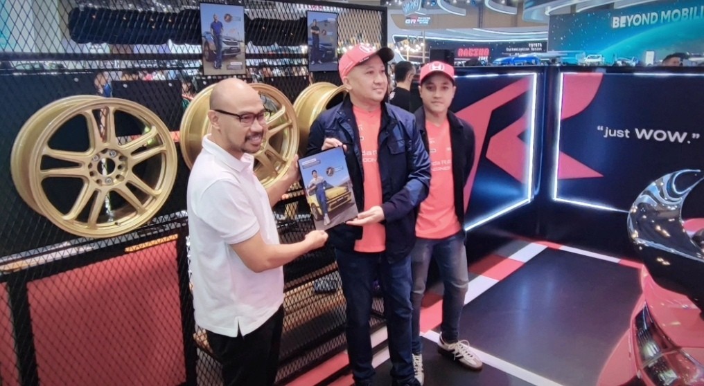 Pembalap Alvin Bahar Bagikan Kisah Mobil Pertamanya di GIIAS 2024 hingga Dijuluki Civic Family