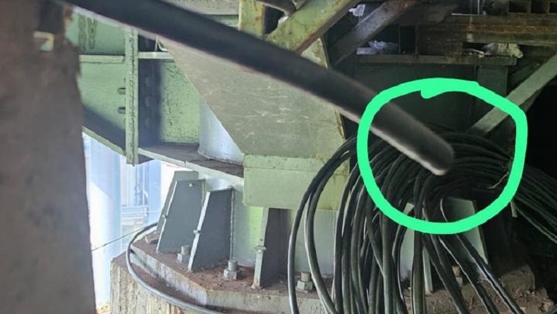 Eskalator di JPO Stasiun Cawang-Cikoko Mati, Ternyata Ada Kabel Terpotong