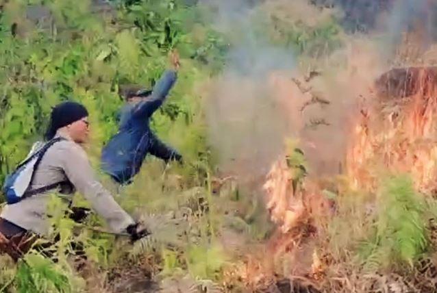 21 Hektare Hutan di Lereng Gunung Arjuno Malang Terbakar