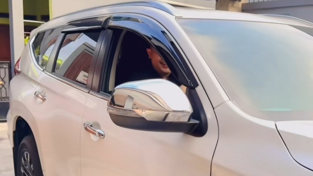 Ibu Ayu Ting Ting Pamer Momen Menantu Berangkat Kerja: Gak Pengangguran Cuy!