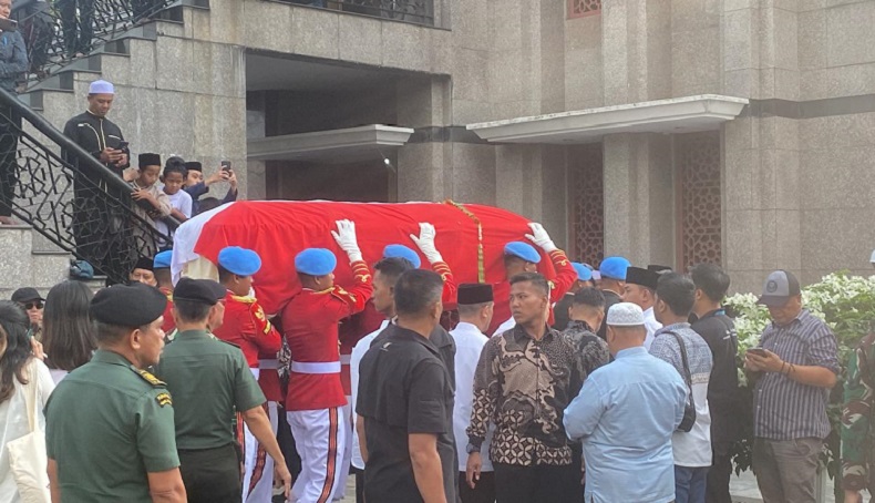 Momen Pemakaman Hamzah Haz secara Militer di Cisarua Bogor